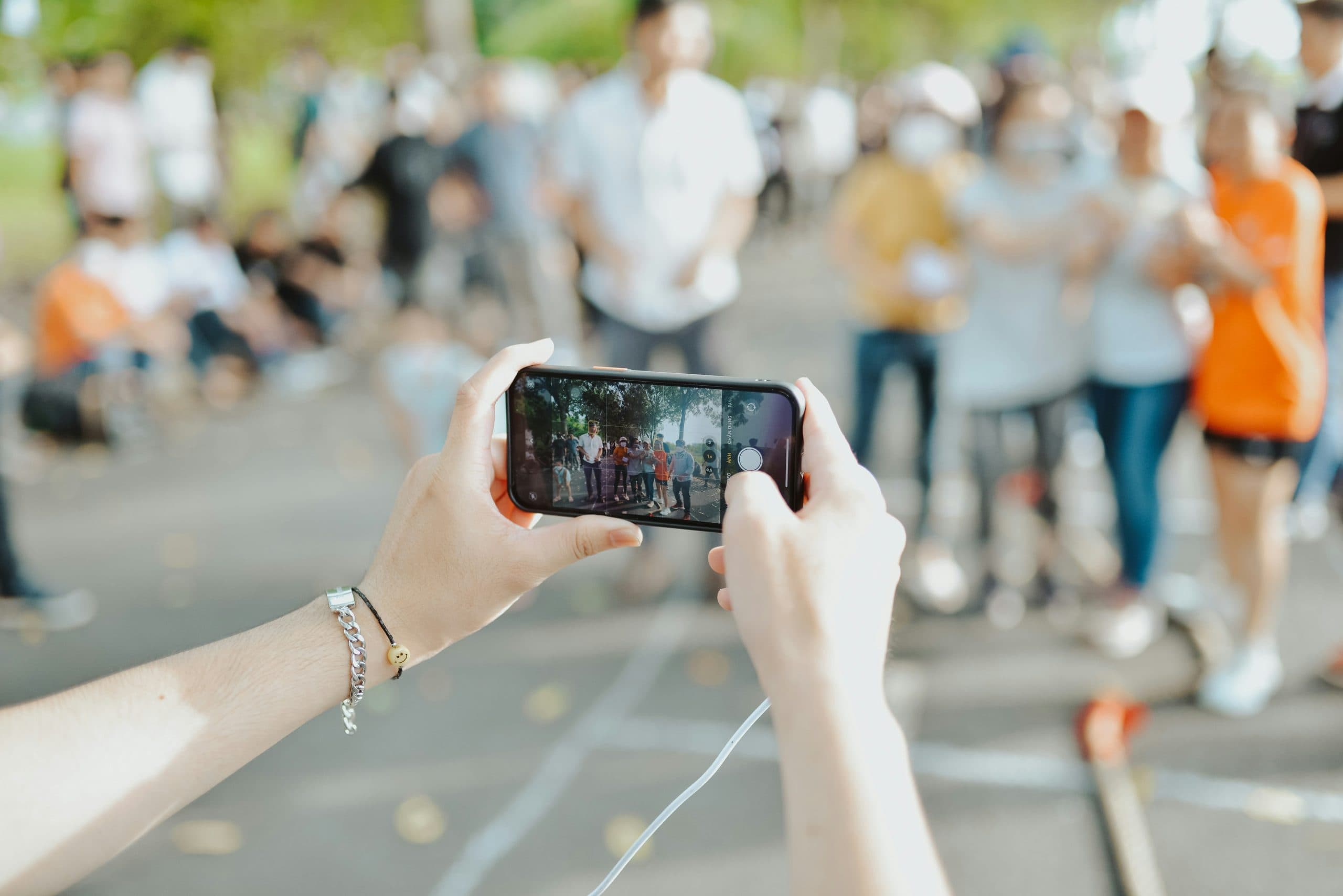dung-anh-nU3JdCr7ON0-unsplash Taking Picture of Event