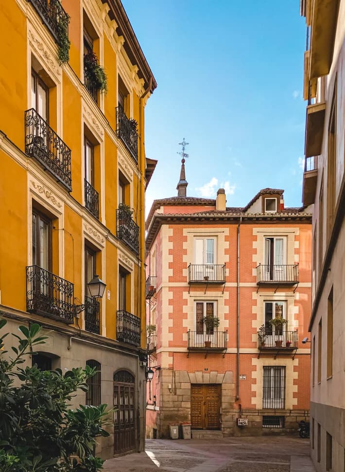 muslim-travel-guide-Madrid-Spain-architecture